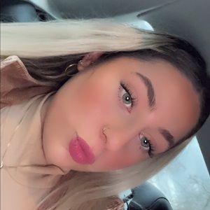 Meet your Posher, Claudia